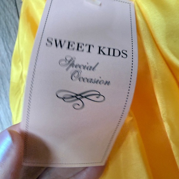Sweet Kids Yellow Sleeveless Dress with Floral Waist detail size 7 Girls NWT - Picture 3 of 7